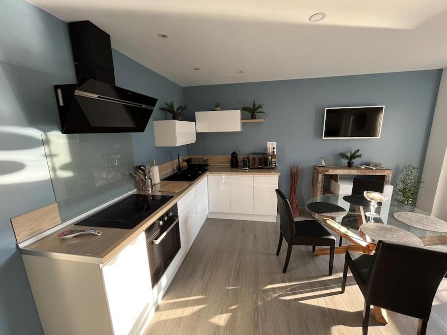 Le Canola Port - 45m2 - Vue Piscine - 500m- Parking Prive Gratuit Apartment Empuriabrava