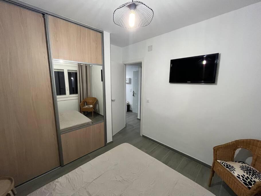 Apartment Le Canola Port - 45m2 - Vue Piscine - 500m- Parking Prive Gratuit *